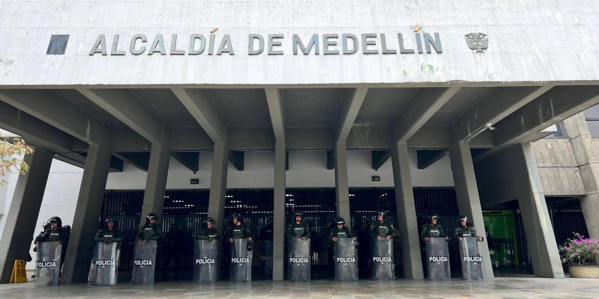 Agentes del Esmad en La Alpujarra, en Medellín.