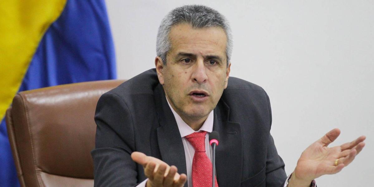 Luis Fernando Velasco, ministro del Interior.