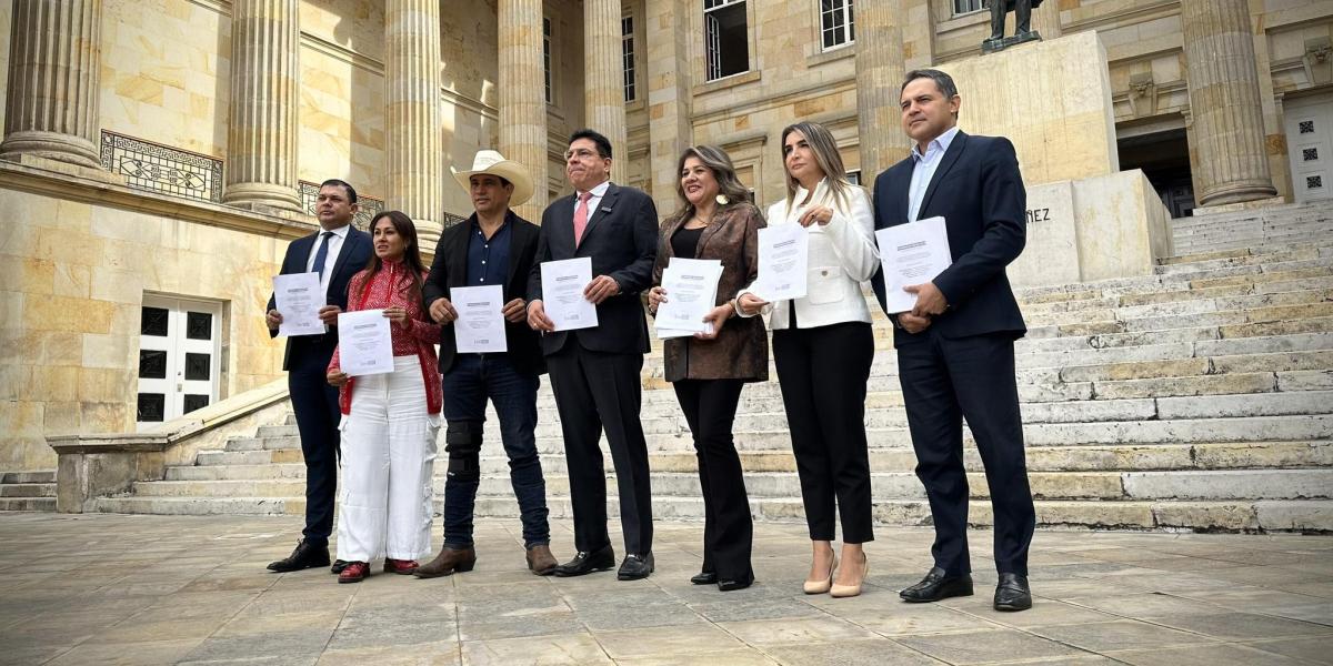 Gustavo Petro menciona que no se va a retirar la reforma a la salud pese a hundimiento virtual 1 Reforma de la salud: radican ponencia negativa del proyecto de Petro