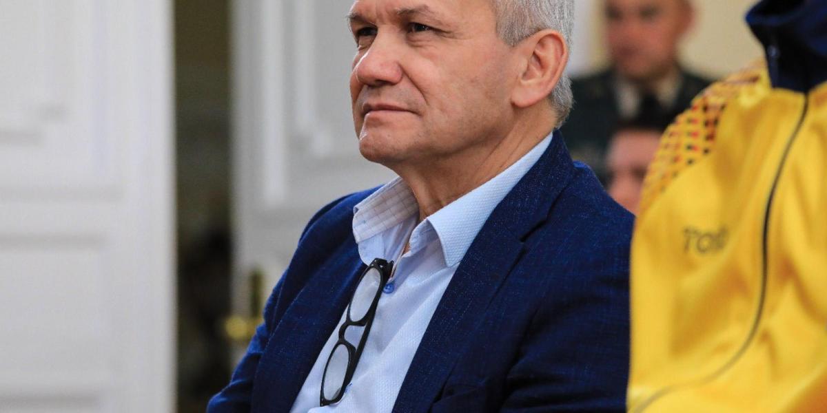 Quién es Carlos Ramón González, el primer funcionario que sale del Gobierno  tras mención de la Fiscalía en caso UNGRD?
