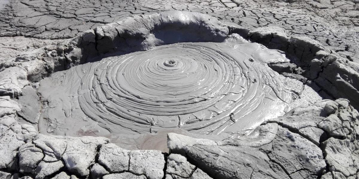 Colombia investiga actividad en un volcán de lodo en Antioquia