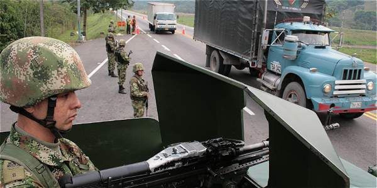 La Fuerza Pública ha desplegado un gran operativo en las vías del oriente del país.