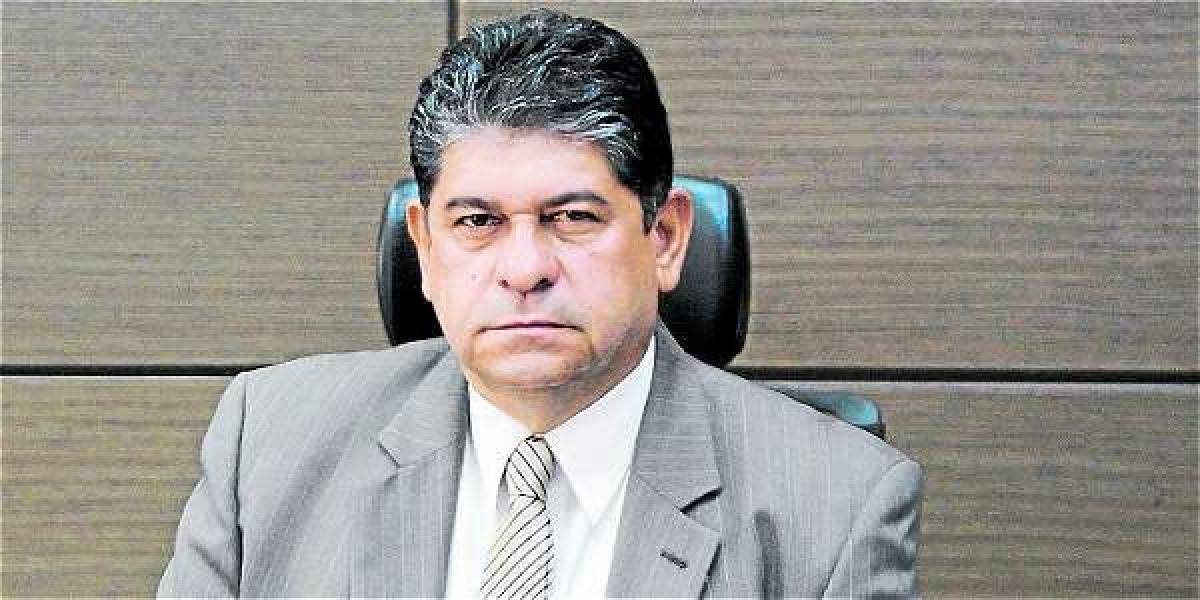 Alcalde de Bello, César Augusto Suárez Mira, es acusado por falsificar su cartón de bachiller.