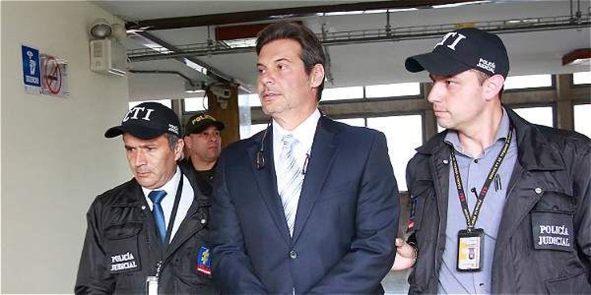 La Fiscalía le imputó a Andrés Jaramillo López los delitos de cohecho e interés indebido en la celebración de contratos.