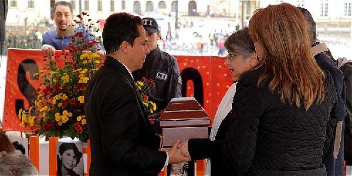 Ceremonia de entrega de los restos de Cristina Guarín