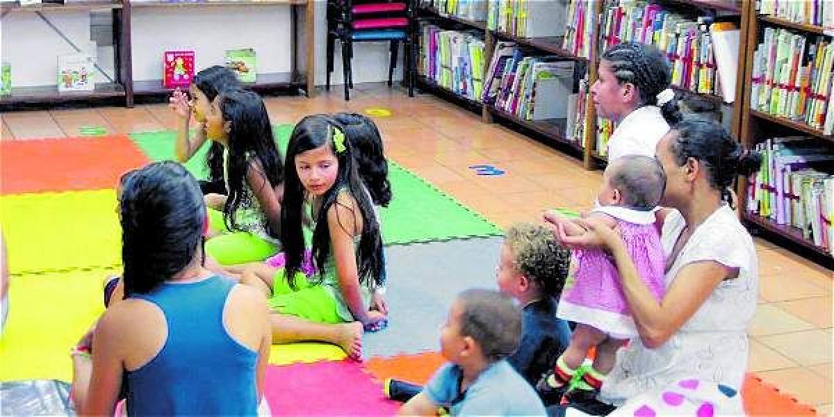 El programa 'Pasitos lectores', del SBPM, está dirigido a niños entre los 0 y los 6 años y a madres gestantes de Medellín