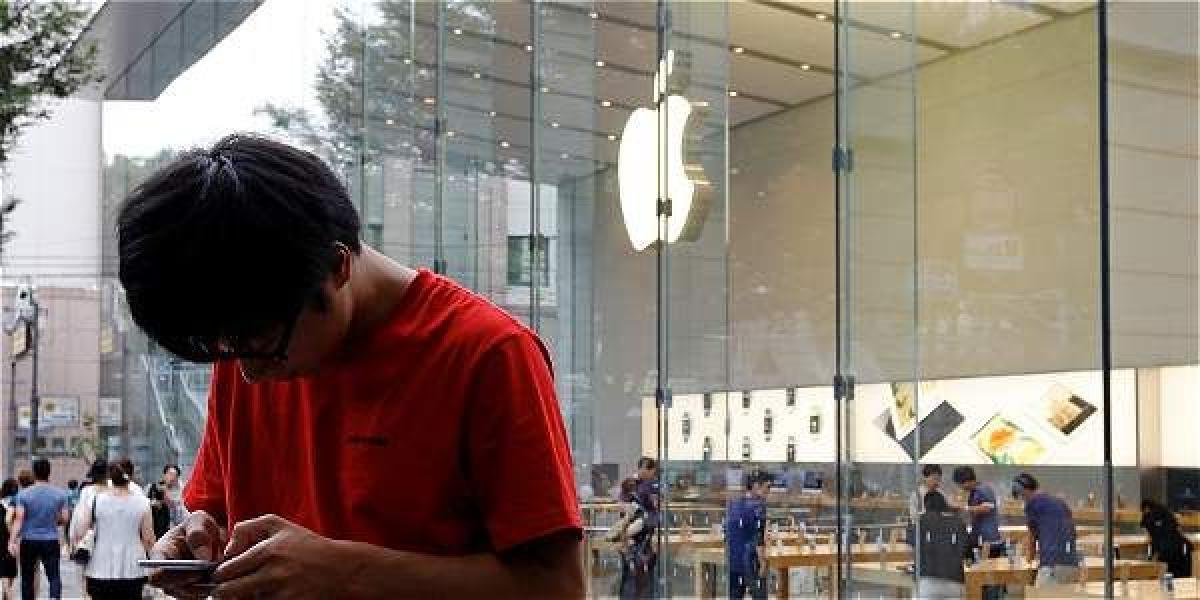 Los clientes que entren en las tiendas de Apple el viernes, cuando los dispositivos lleguen a los escaparates, no podrán comprar los teléfonos agotados.