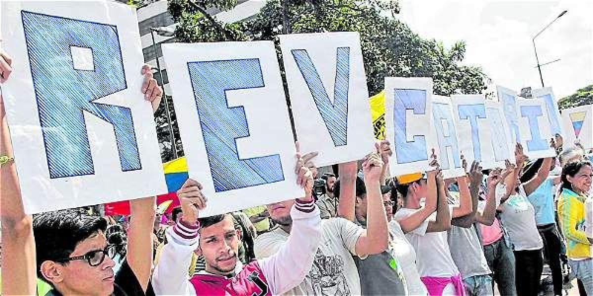 El CNE ha venido dilatando los tiempos para realizar el referendo revocatorio ante las presiones del gobierno de Maduro.