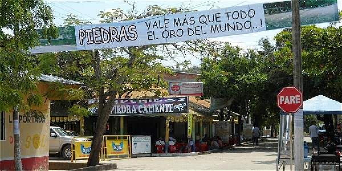 Un antecedente de esta situación se registró en el municipio de Piedras (Tolima) cuando en el 2013 se hizo una consulta ciudadana.