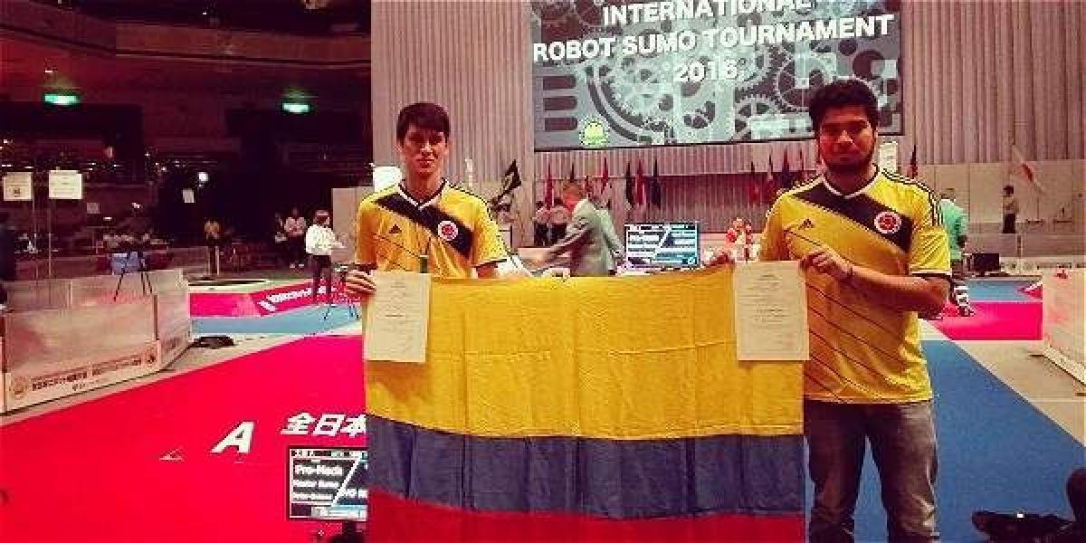 Nicolás Niño quiere llevar una delegación colombiana al mundial de fútbol americano con robots.