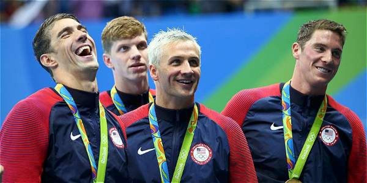 Los cuatro relevistas de Estados Unidos pusieron líder a su país en los Olímpicos.