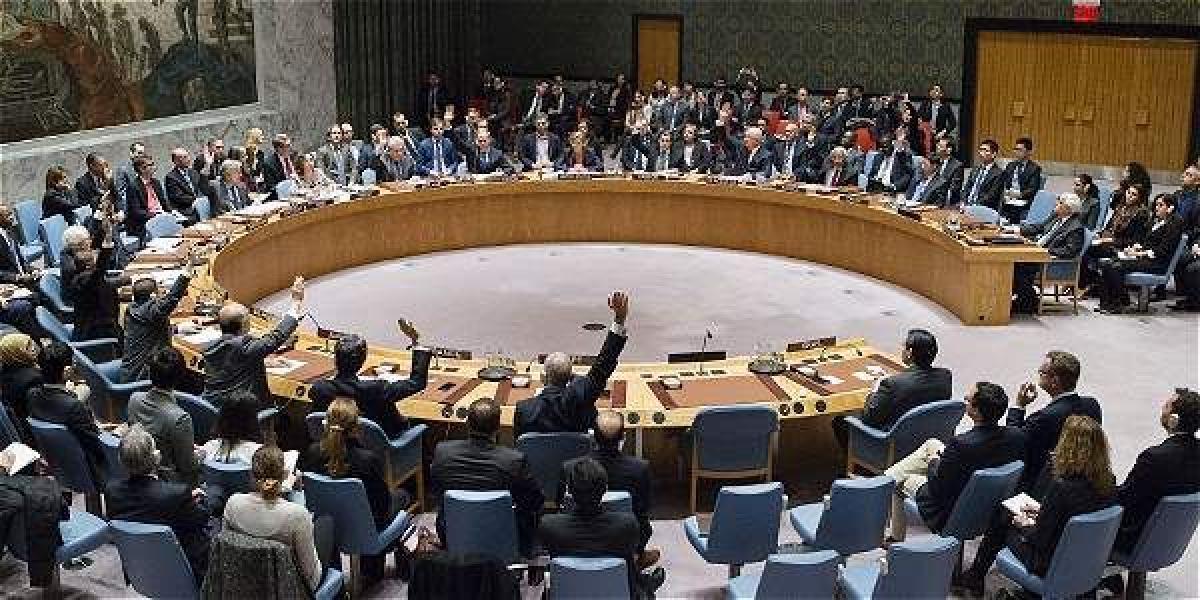 De los 15 miembros del Consejo de Seguridad de la ONU, 14 votaron por aprobar la resolución para detener la colonización israelí, y EE. UU. se abstuvo. Esta vez no usó su poder de veto.