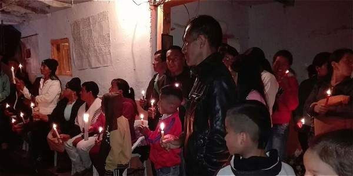 Familiares y amigos aguardan por la recuperación de la madre de la menor asesinada en Bogotá.