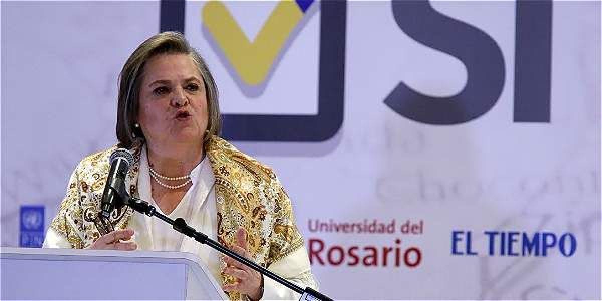 La Ministra de trabajo, Clara López.