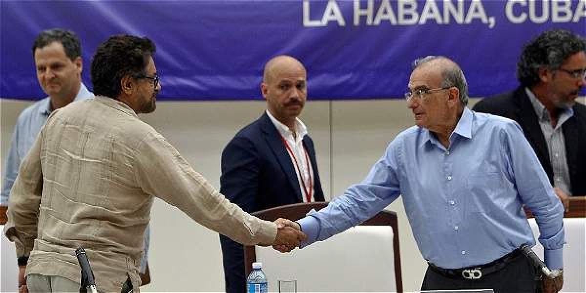 En compañía de los garantes de Noruega y Cuba, De la Calle y 'Márquez' anunciaron el viernes los compromisos para el fin del conflicto.
