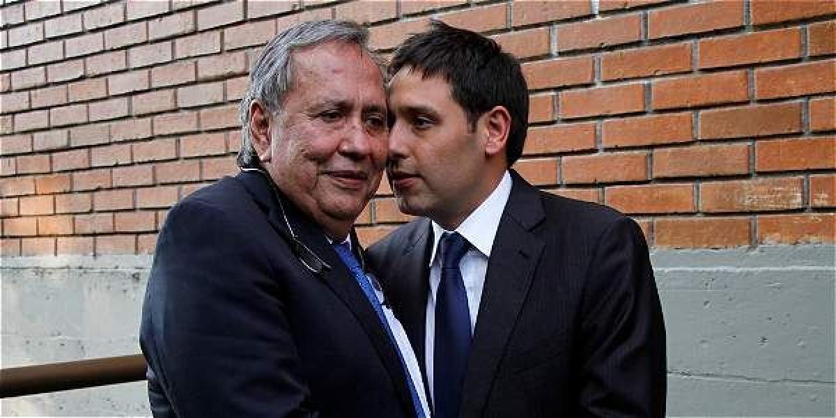El excongresista Óscar Tulio Lizcano (i.) y su hijo Mauricio (d.), actual presidente del Congreso.