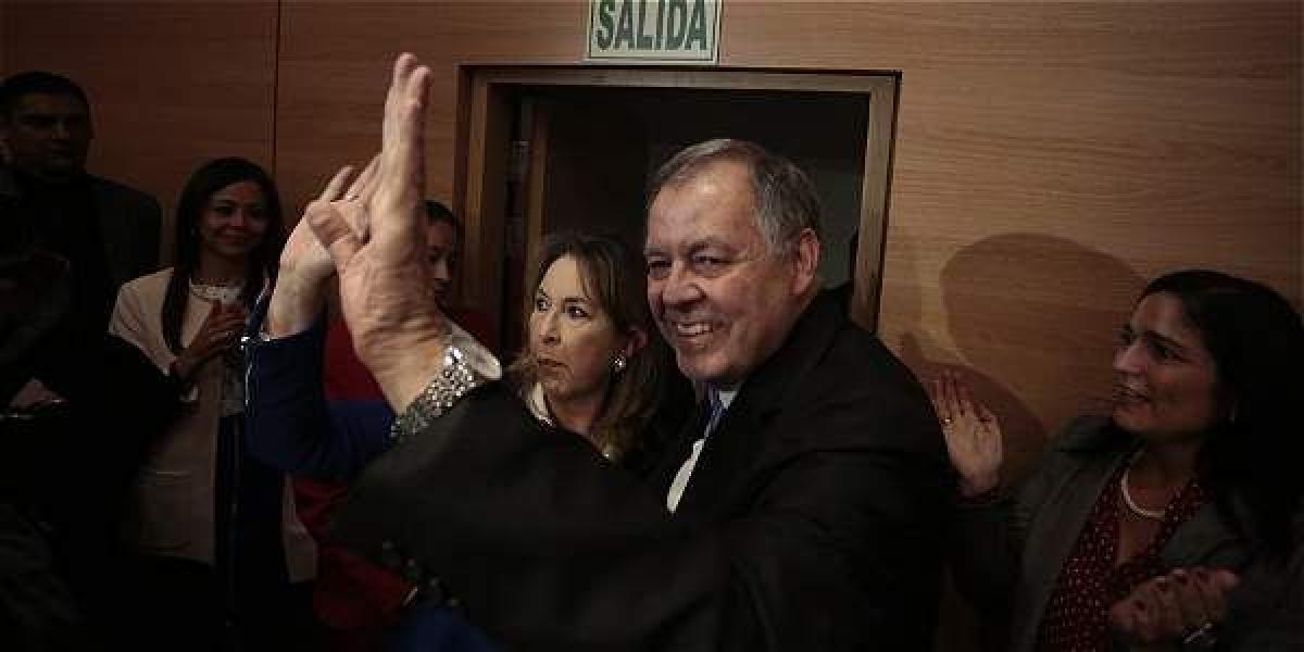 En la sede central de la Procuraduría General de la Nación compareció en rueda de prensa Alejandro Ordóñez.