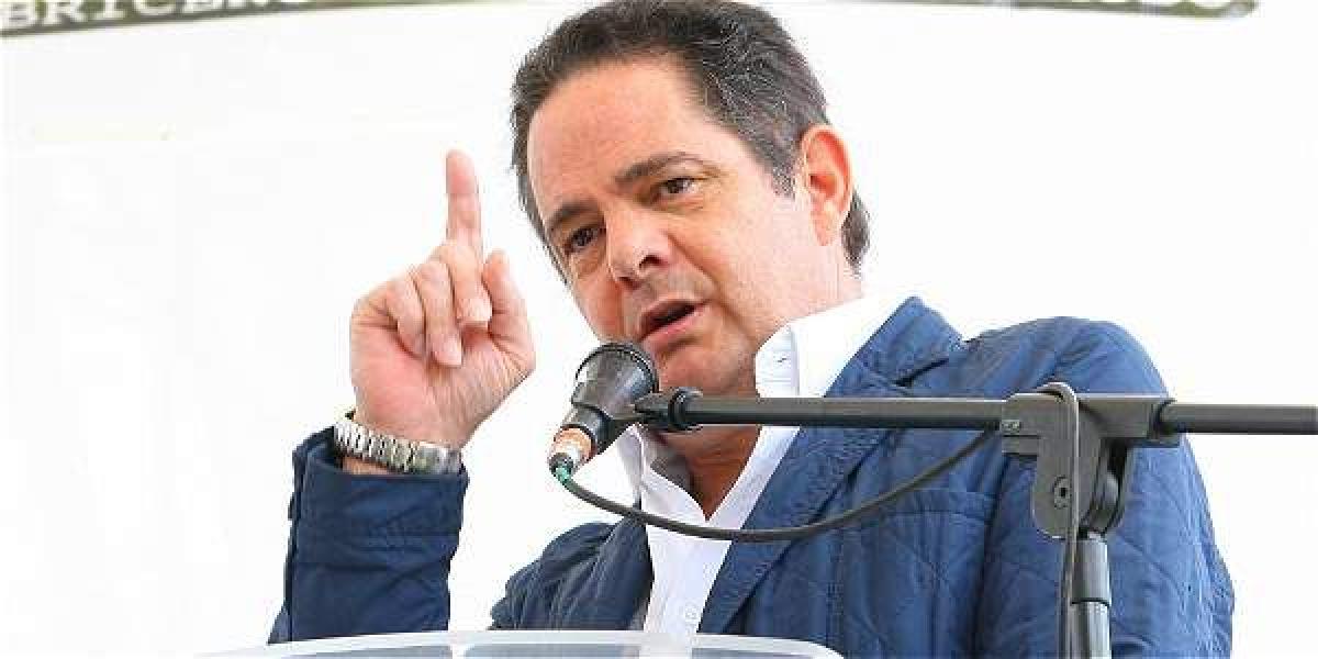 Vargas Lleras trata de asegurar desde ahora apoyos estratégicos para su empresa electoral.