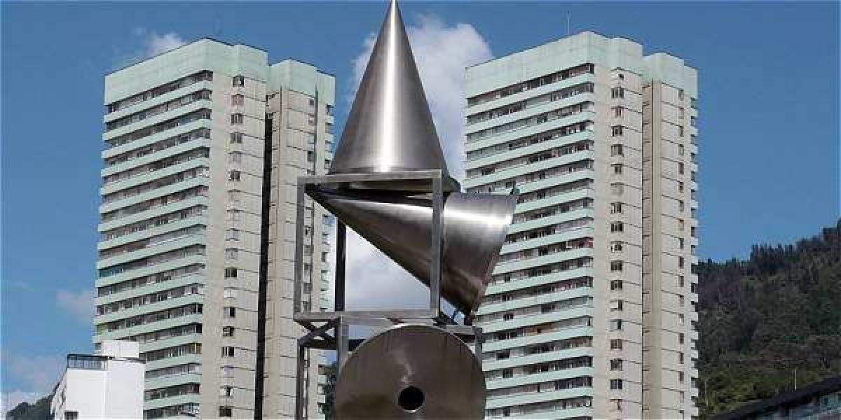 La escultura reproduce sonidos de unas 1.900 especies de aves. Los conos, por su forma, sirven como megáfonos.