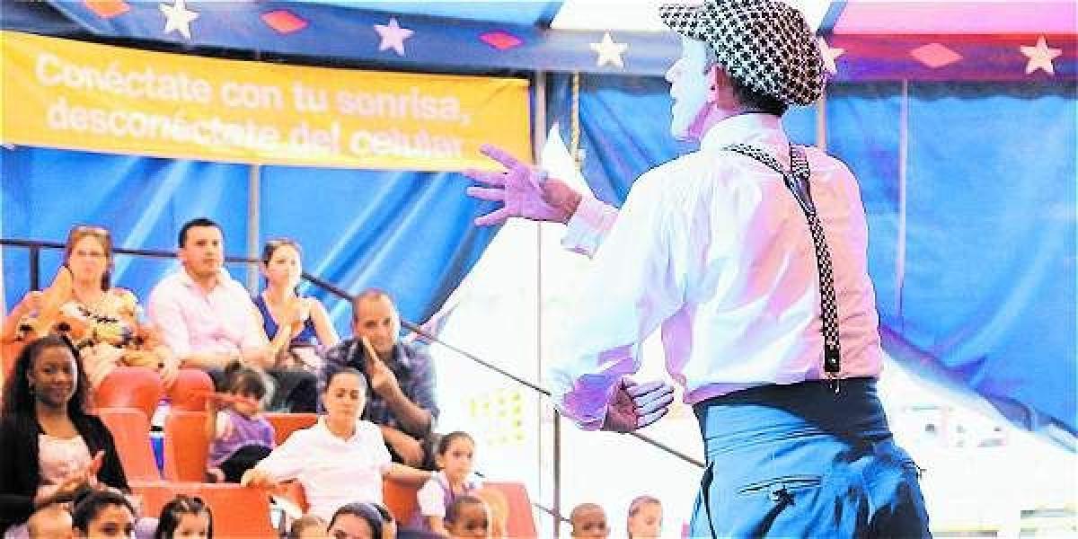 El circo al aire libre está ubicado en la Plaza de Flores, en Ciudad del Río, que reúne toda la cultura paisa e irá hasta el 6 de agosto.