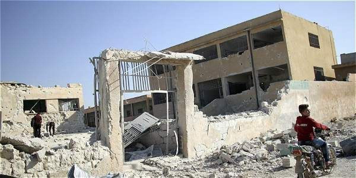 Así quedo la escuela tras un bombardeo de aviones el pasado miércoles, en Idlib, Siria.