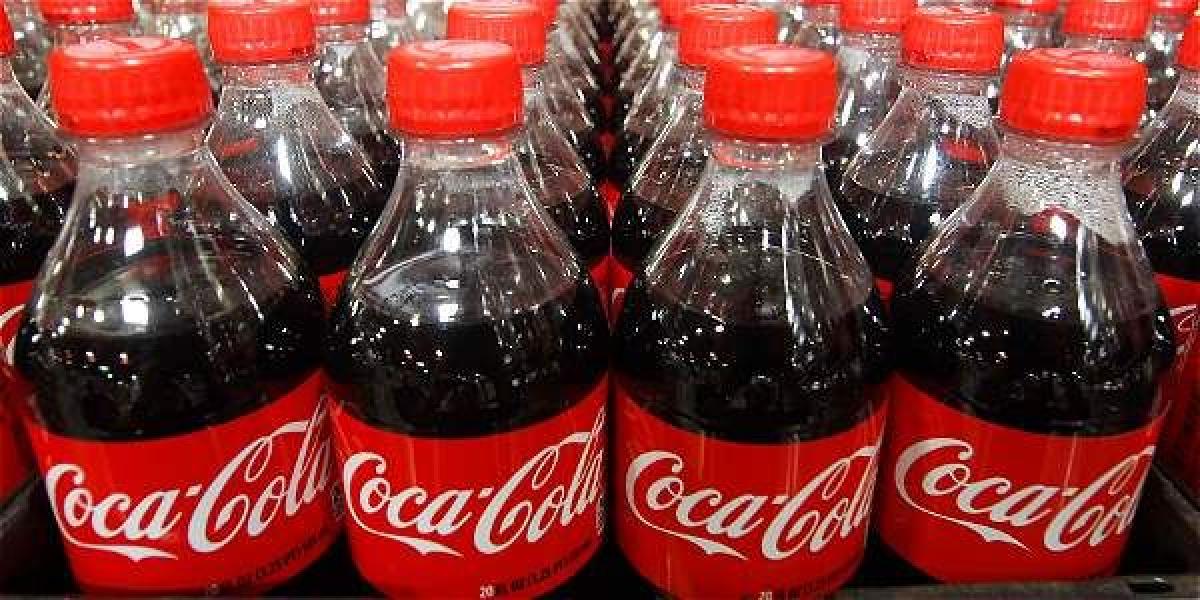 El fabricante de refrescos Coca-Cola es la primera de las 500 compañías más grandes de la lista Fortune en reponer todo el agua que utiliza en su volumen global de ventas.