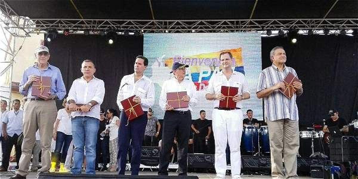 Los jefes negociadores del Gobierno visitaron Carmen de Bolívar y participaron en un concierto junto a la población.