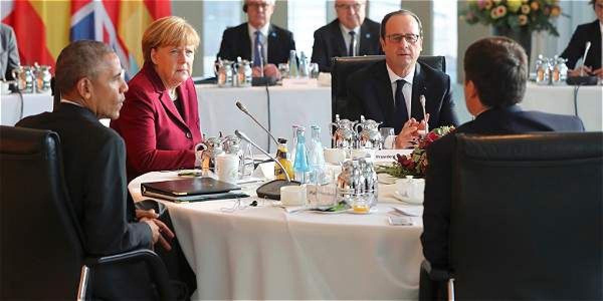 El presidente de EE. UU., Barack Obama, en una reunión con la Canciller alemana, Angela Merkel, el prime Ministro de Italia, Matteo Renzi, y el presidente Francés, Francois Hollande, en Berlín.