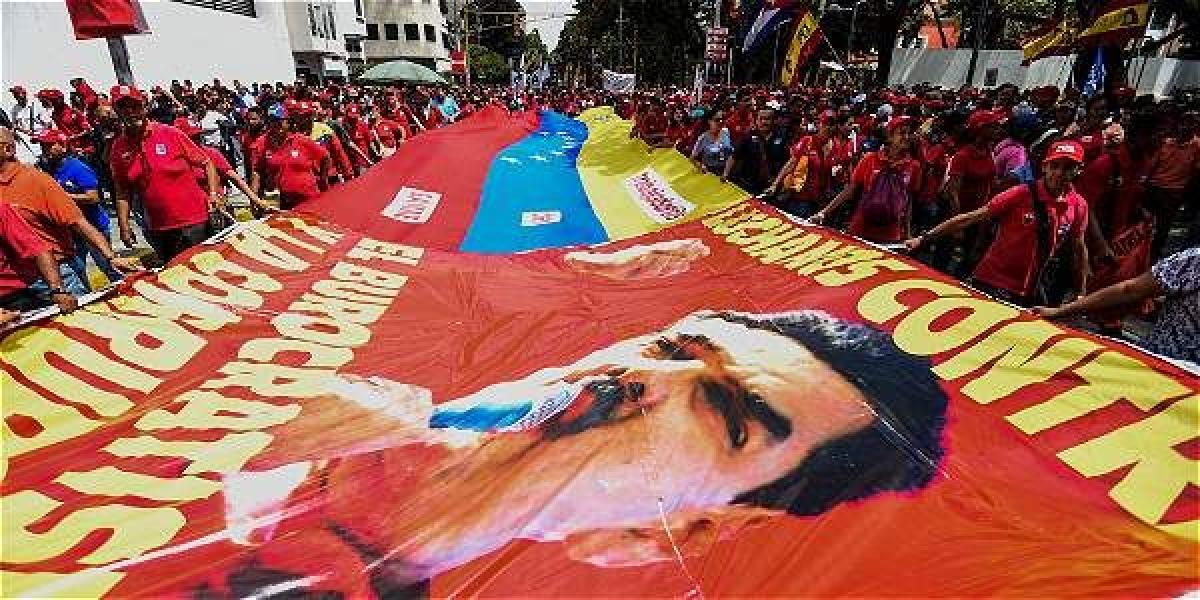 Personas salen a la calle a apoyar el Gobierno de Nicolás Maduro