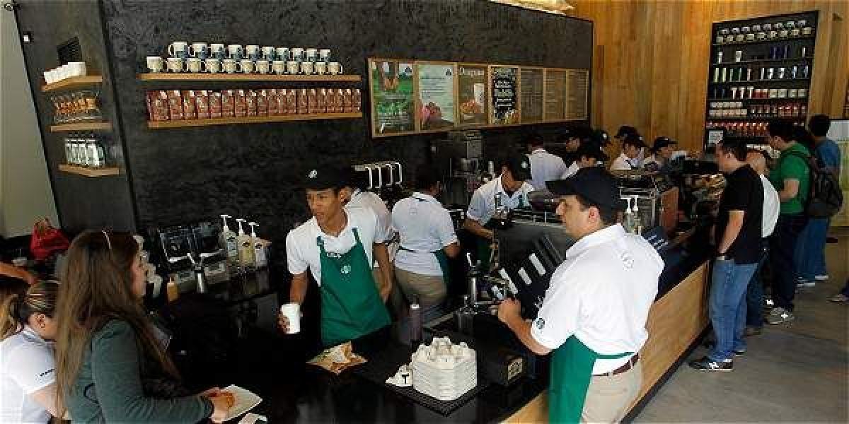 'Starbucks' es uno de los lugares que permiten el ingreso de mascotas en Bogotá.