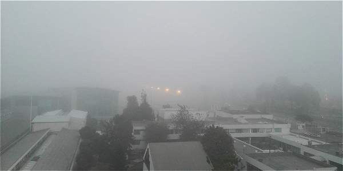 Desde la madrugada de este lunes se reporta neblina y baja visibilidad en Bogotá.