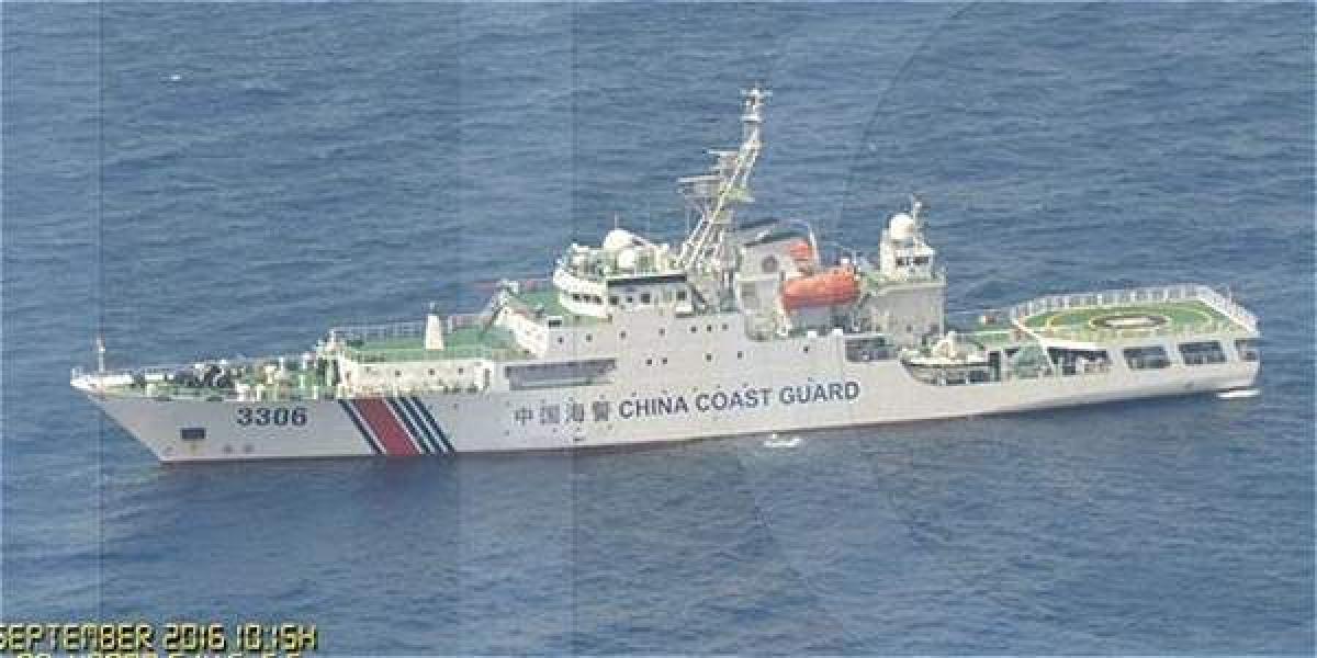 El Ministerio de Defensa de Filipinas publicó hoy una decena de fotos de embarcaciones chinas que sitúa en la zona del mar de China Meridional que se disputan Manila y Pekín.