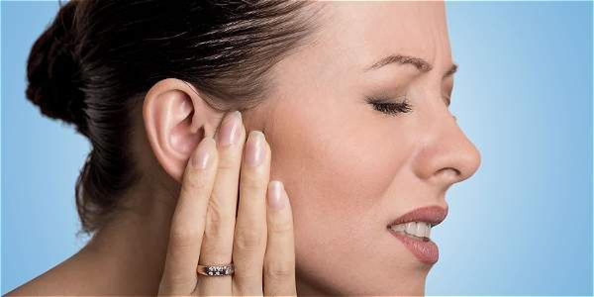 Se debe consultar al médico cuando sentimos dolor o la sensación de que los oídos están tapados.