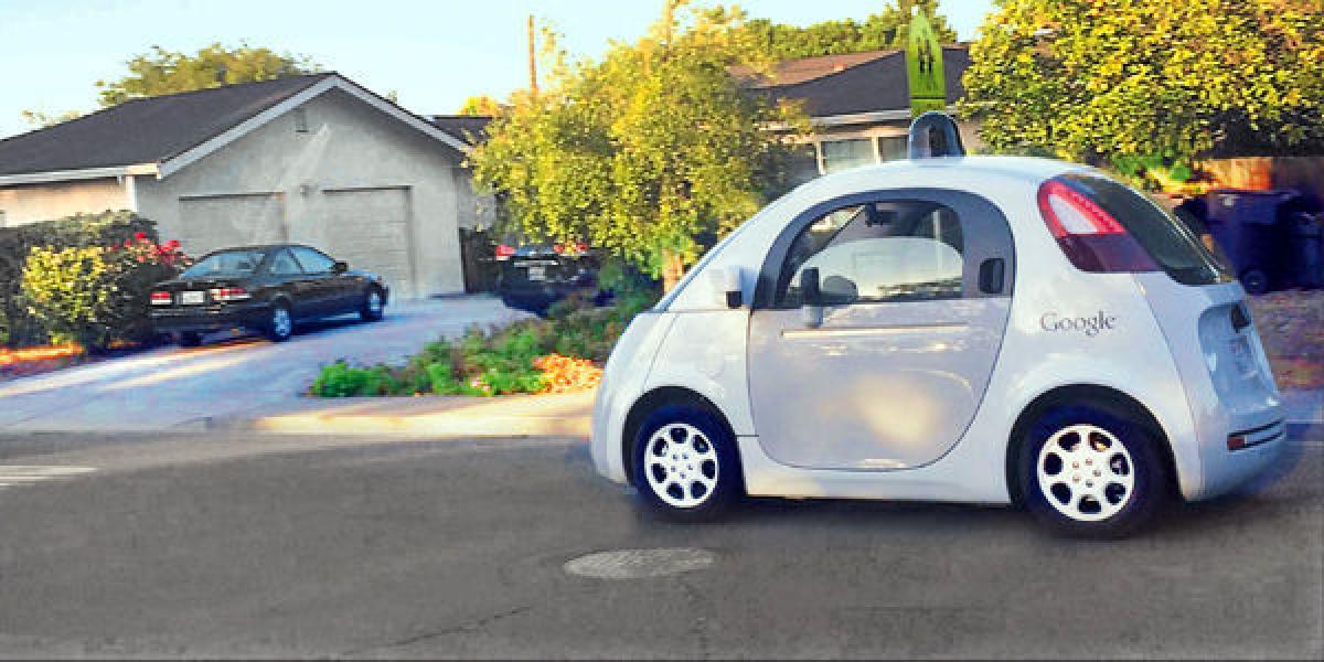 Por las calles de Palo Alto no es raro ver circular los pequeños autos sin conductor de Google.