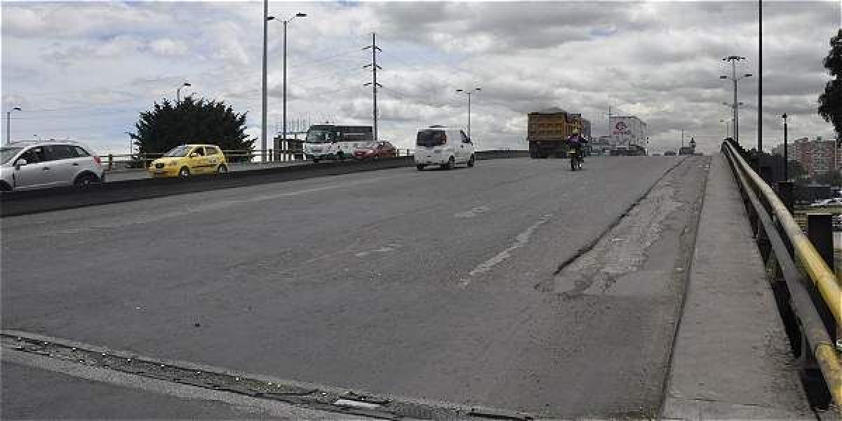 Entre tres y cuatro meses durarán los trabajos de reparación del puente vehicular de la avenida Boyacá con calle 13.