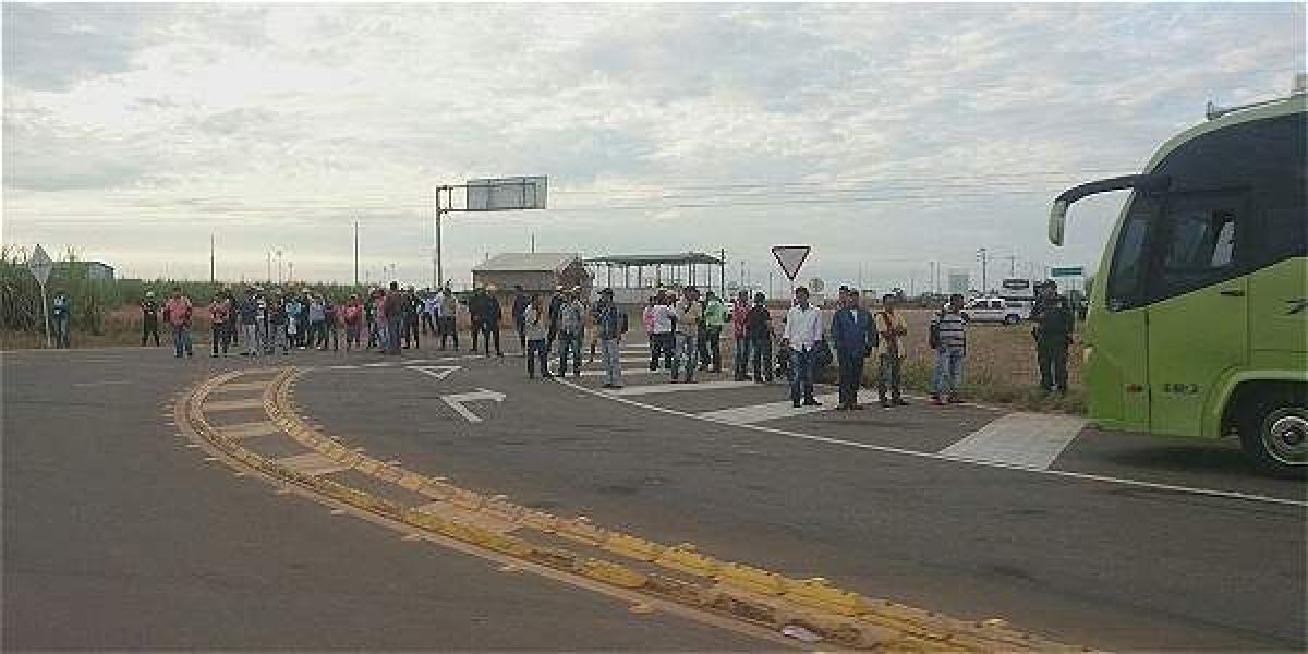 Desde ayer 24 de enero, se encuentra bloqueado ilegalmente el acceso al complejo agroindustrial "El Alcavarán" en Puerto Lopez, Meta.