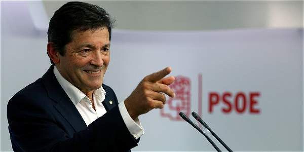 Javier Fernández, nuevo jefe de la comisión gestora, es el actual presidente del PSOE en la región de Asturias, norte del país.