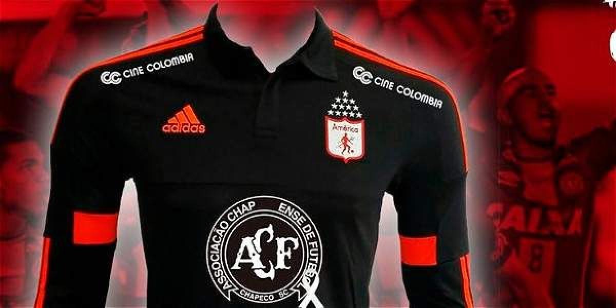 La camiseta que América lucirá contra Tigres, con el escudo del Chapecoense en el pecho.