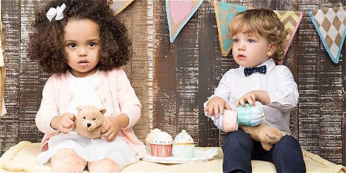 Baby Fresh ofrece su línea de celebración con prendas para edades de 3 meses a 5 años. Rosado, azul y 'beige', colores claves.