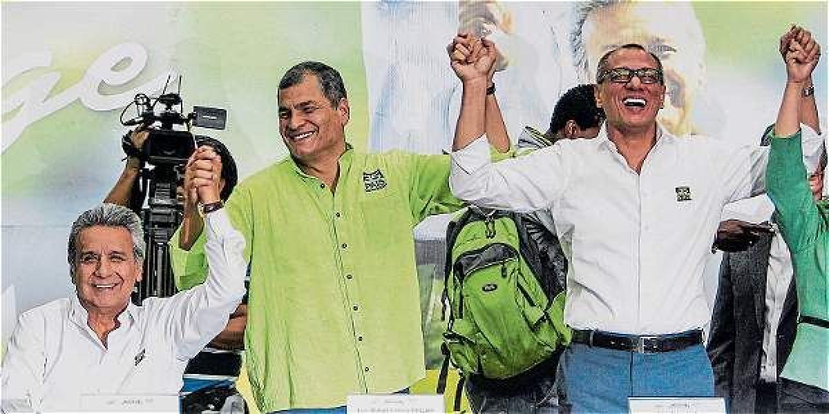El presidente de Ecuador, Rafael Correa (centro), presentó la candidatura de Moreno (der.) y Glas (izq.) en noviembre pasado.