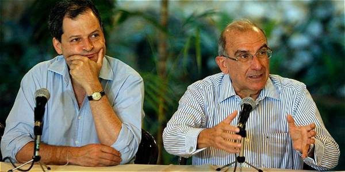 Humberto De la Calle y Sergio Jaramillo indicaron este lunes que las fumigaciones aéreas no fueron prohibidas en los acuerdos de La Habana.