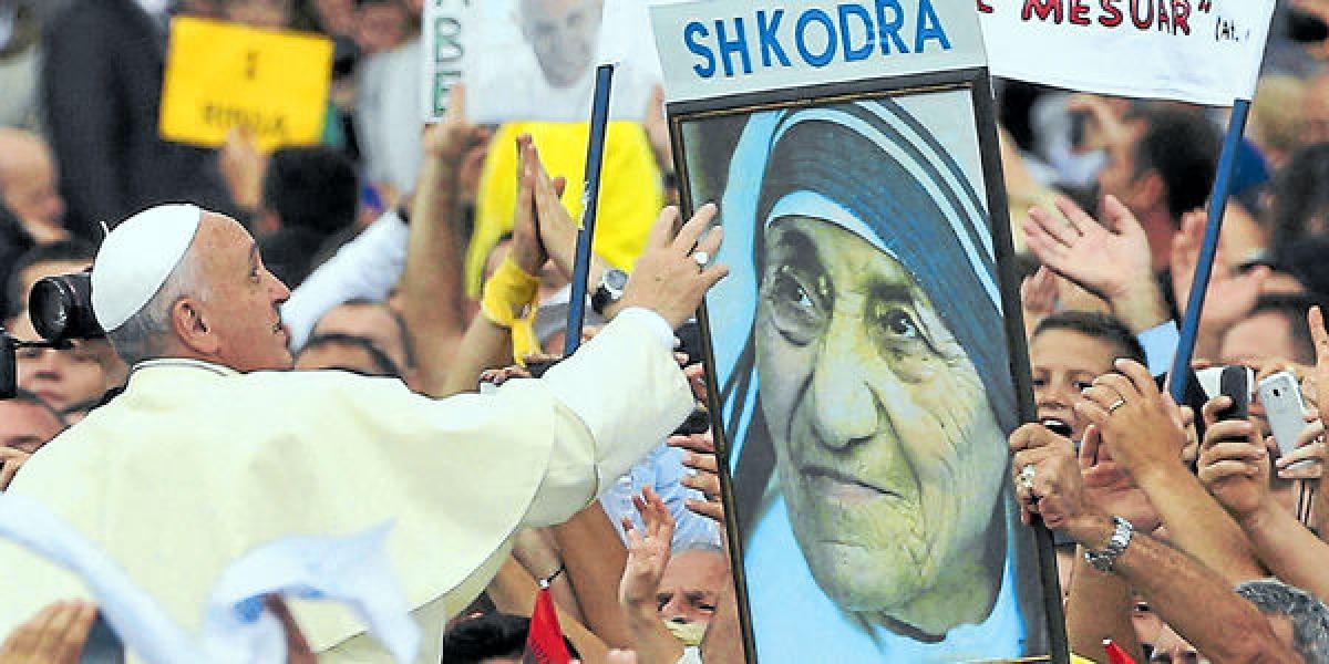 En septiembre del 2014, el papa Francisco visitó Albania, donde recordó el legado de la madre Teresa de Calcuta, nacida en la vecina Macedonia.