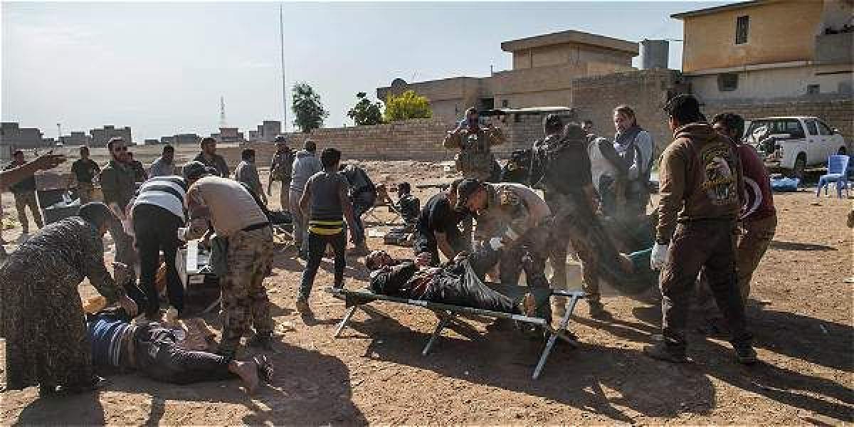 Grupo médico del Ejército iraquí prestan sus servicios para socorrer a los civiles heridos en los operativos de la retoma de Mosul