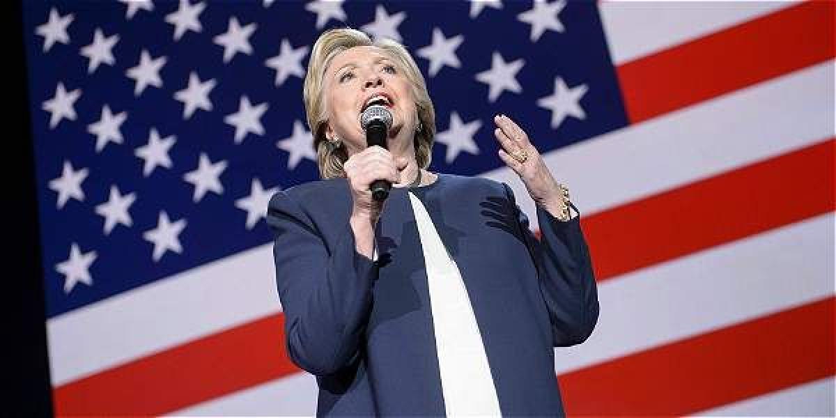 La secretaria de Estado de EEUU Hilary Clinton llega a Libia