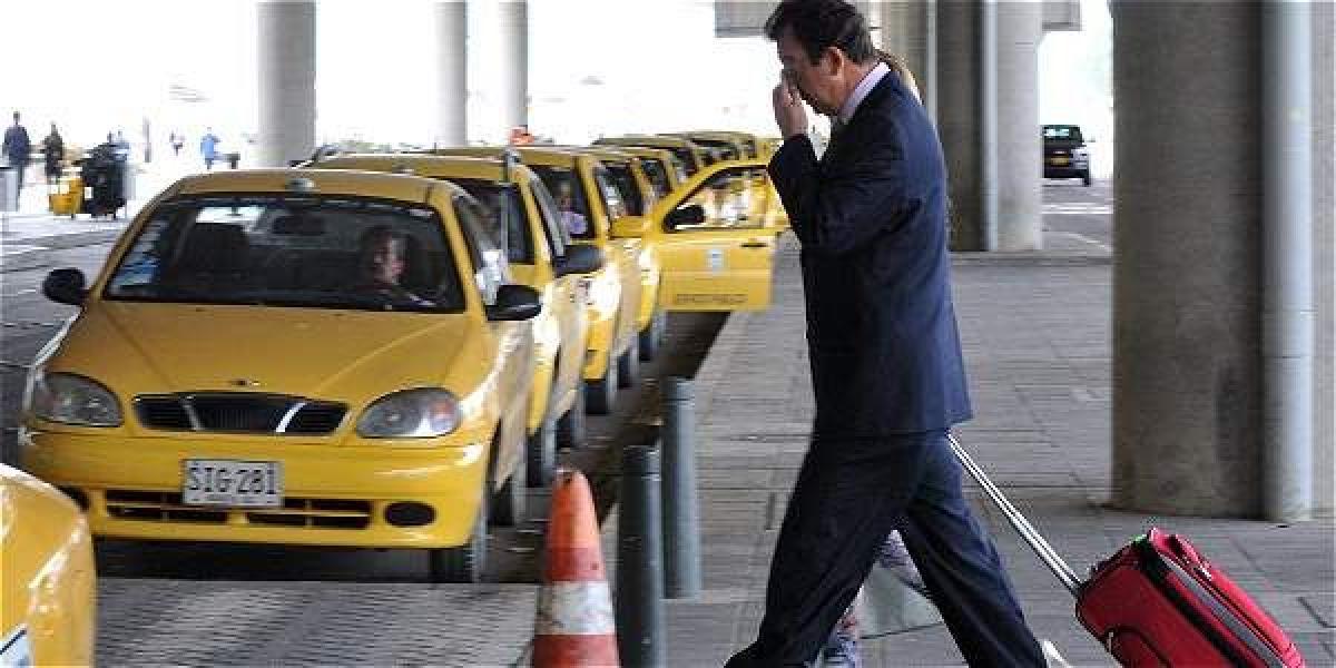 Hoy en la ciudad hay cerca de 52.200 taxis matriculados, de estos, 10.000 no salen diariamente por la norma del pico y placa.