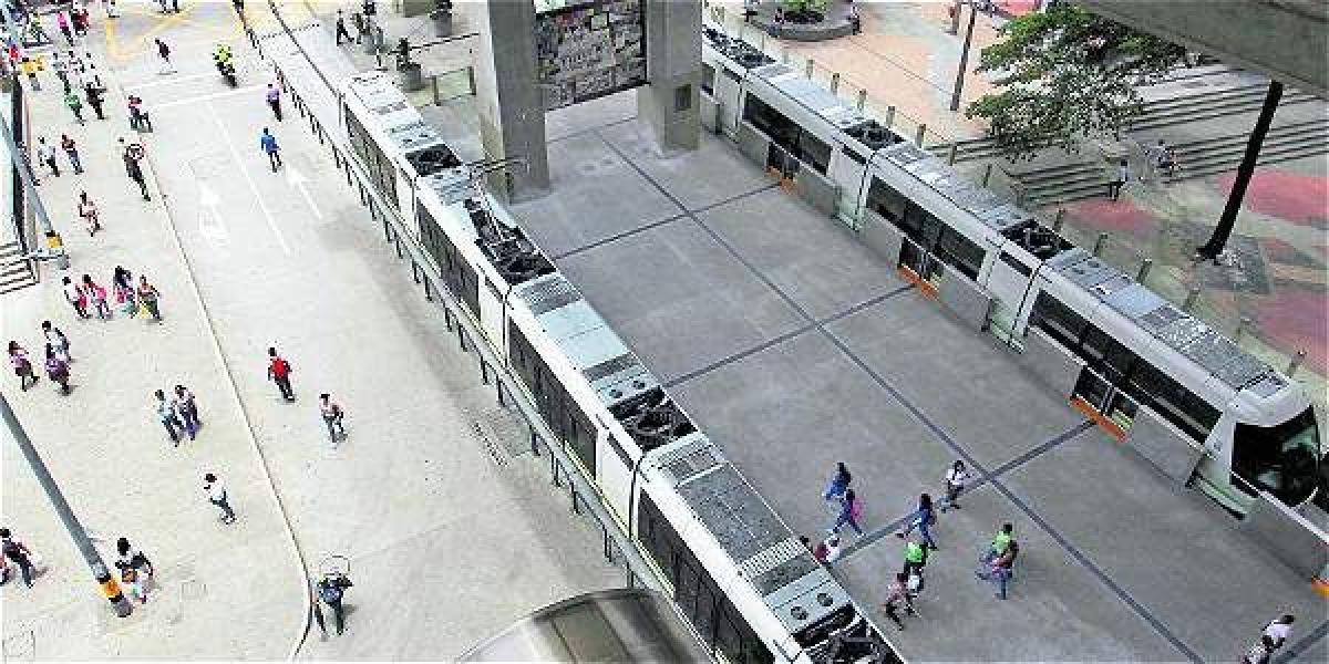 El tranvía de Ayacucho llegó al centro de Medellín con renovación urbana. Este sistema comparte vía con los peatones.
