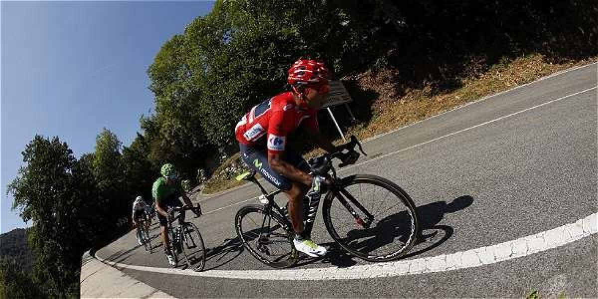 Nairo Quintana, del equipo Movistar, durante la etapa número doce de la Vuelta a España.