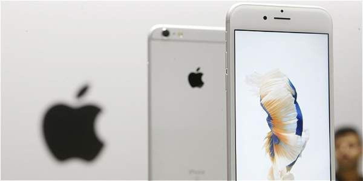 Apple señaló que si el iPhone 6s presenta algún daño, como la pantalla averiada, tendrá que ser reparado antes de la entrega para la sustitución de la batería.