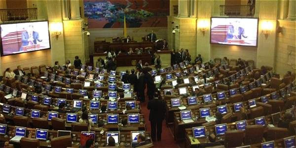 Por separado, las plenarias de Senado y Cámara deben autorizar al presidente Santos la convocatoria al plebiscito.
