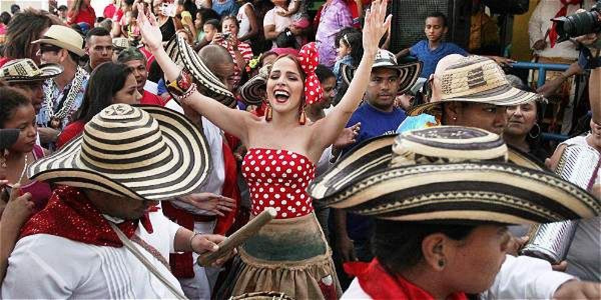 La Reina del Carnaval 2017, Stephanie Mendoza Vargas, ha devuelto la fiesta a las calles de Barranquilla.